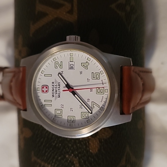 WENGER SWISS MILITARY 41mm WR 100m White Dial Date Men's Stainless Steel Watch‎ - Picture 1 of 12